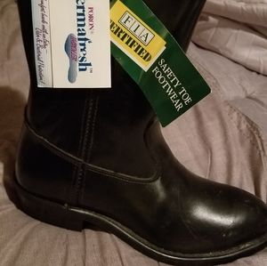 Mens work boots! Size 10D FIA Safety toe footwear!